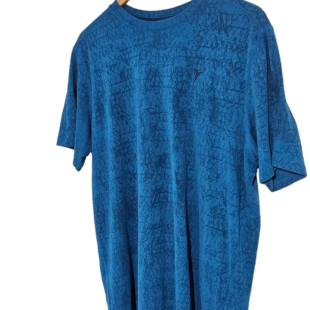 Large old navy active t‎ shirt